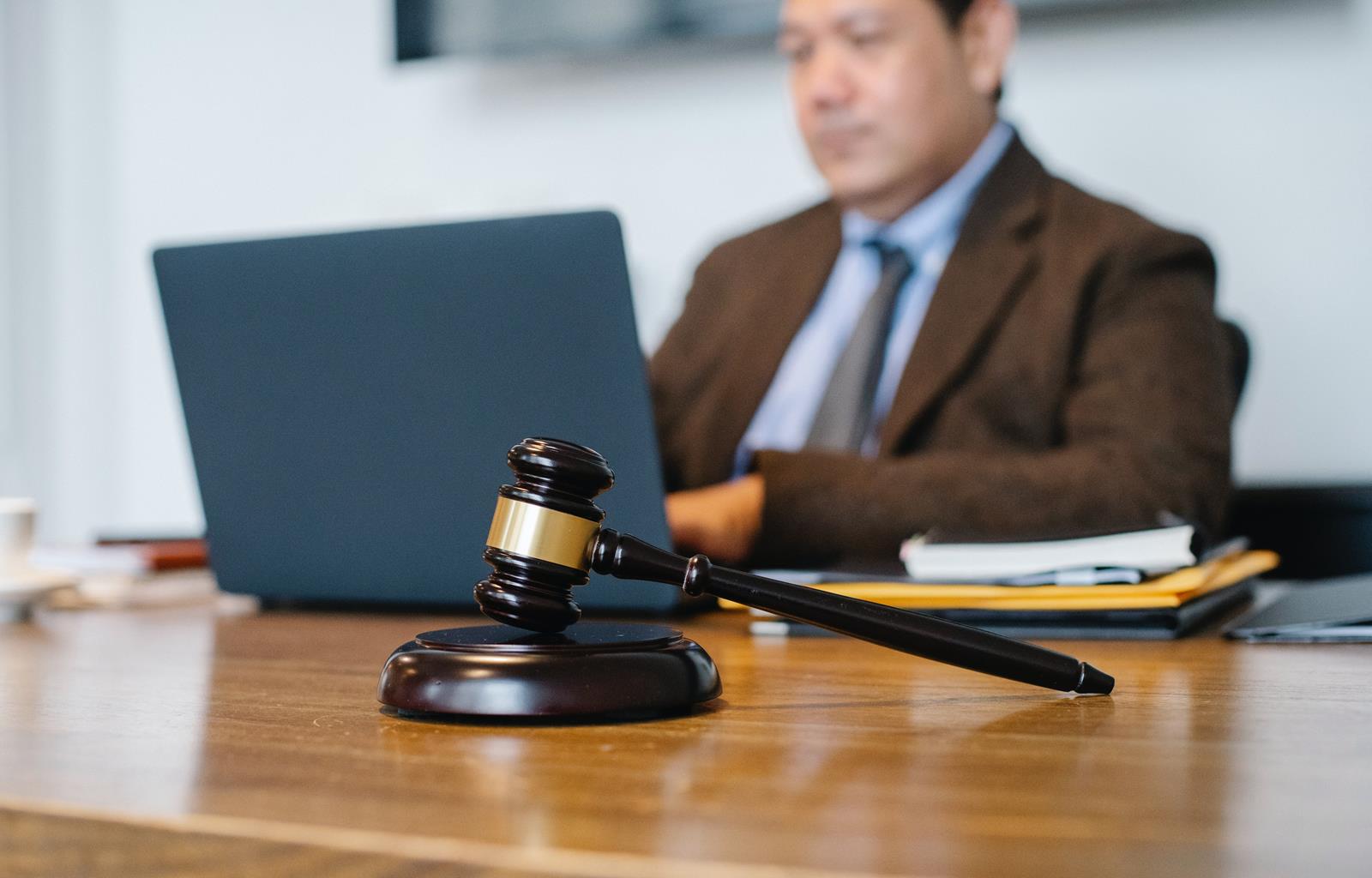 The Proper Clothes For a British Literal Lawyer